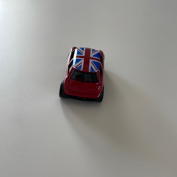 Matchbox Mini Cooper S red with British flag 1:56 - Picture 4 of 6